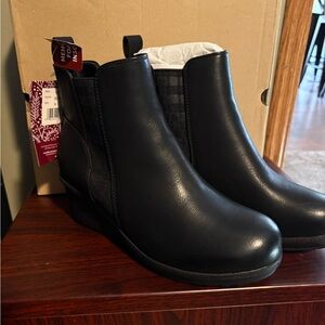 Muk Luks women’s sz 9 black Oxford Englander wedge booties boots heel nwt